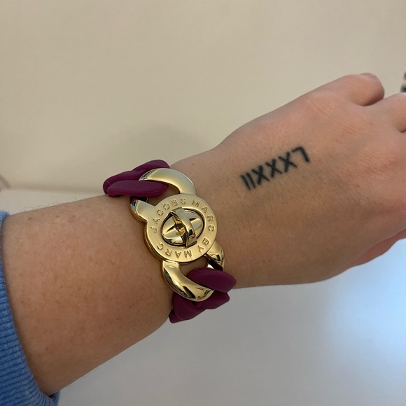 Marc By Marc Jacobs Gummy Turn Lock Bracelet - Picture 3 of 3